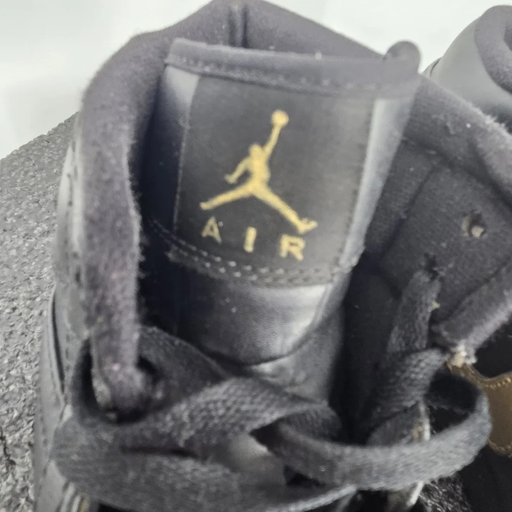 Nike Air Jordan 1 Mid Triple Black Gold 554724-010 Men's Size 12 Shoe 2013 Retro
